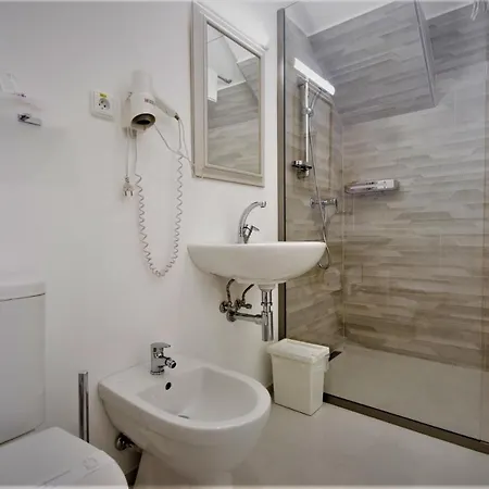 Maroli Hotell 3*